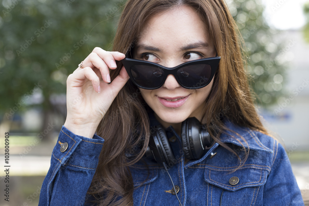 Young women are shifting the sunglasses