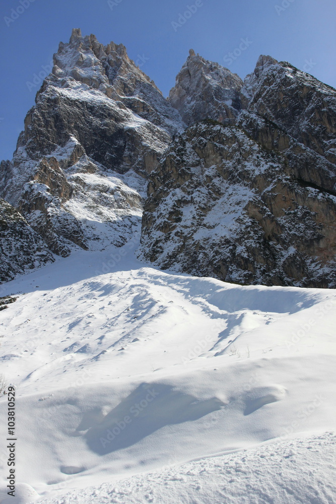 Ciaspole in val Pusteria tra Tre Scarperi - Croda dei Toni - Cima Una e Tre Cime di Lavaredo Ciaspole in val Pusteria tra Tre Scarperi - Croda dei Toni - Cima Una e Tre Cime di Lavaredo