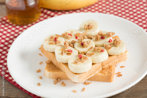 A healthy peanut butter and banana sandwich, muesli crisp with berry.