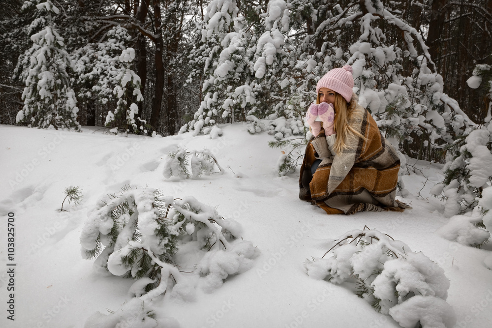Fototapeta premium Happy Young Couple in Winter Park having fun.Family Outdoors