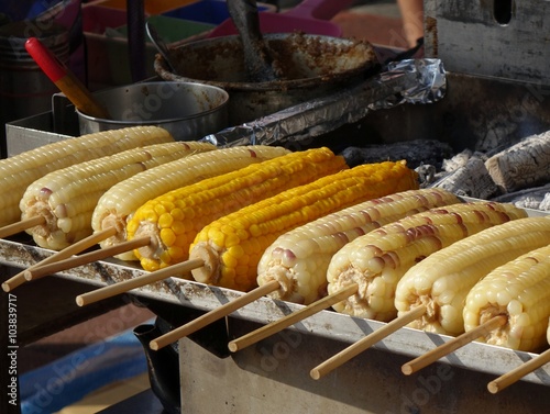 Bild auf Leinwand Grilled Corn on the Cob