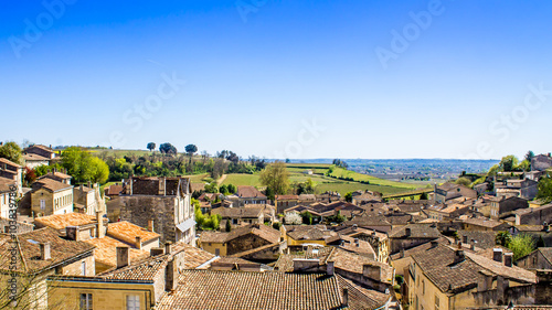 Foto panoramic view of Saint-Emilion near Bordeaux, France