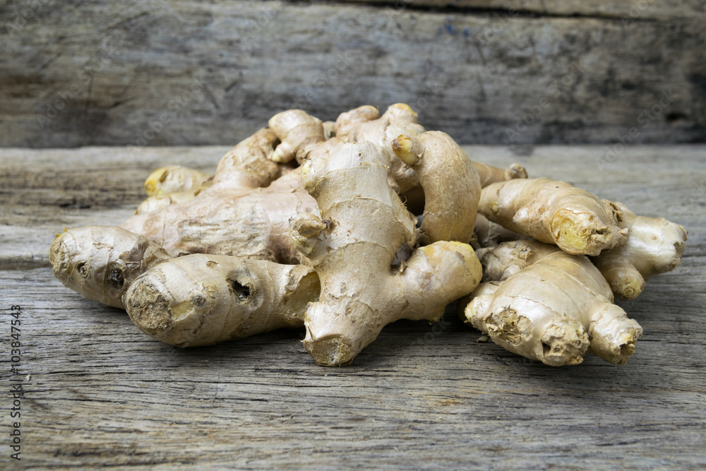 Fototapeta premium Ginger on grunge wooden background