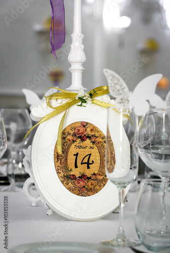 Decorating a table at a wedding