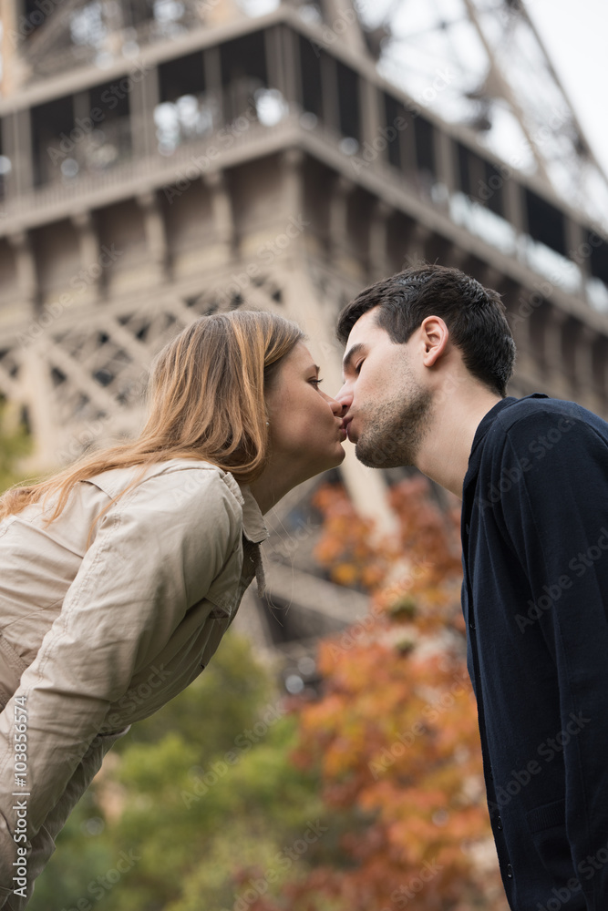 Fototapeta premium young couple in Paris