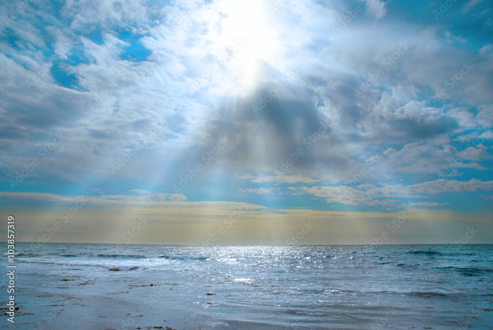 Sea, waves and clouds