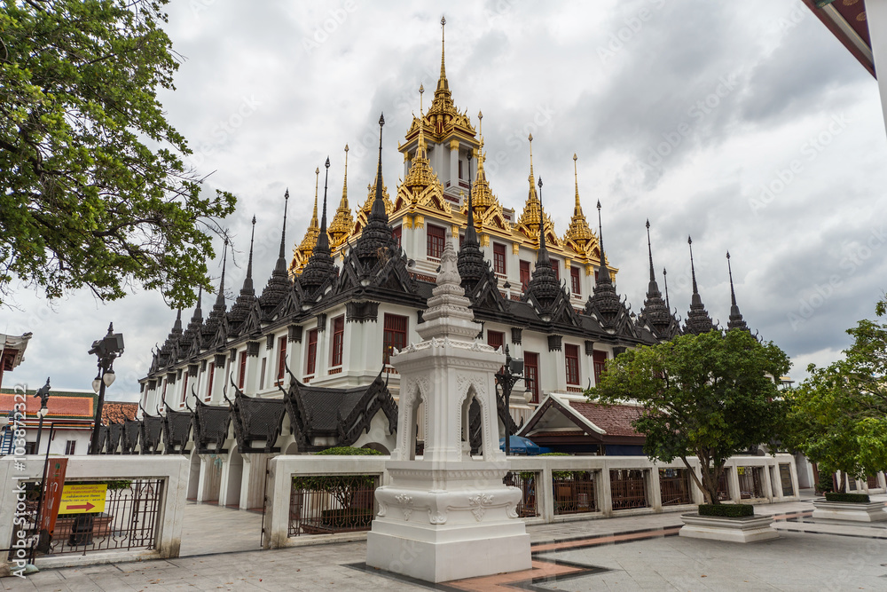 Fototapeta premium Wat Ratchanatdaram, Bangkok, Thailand