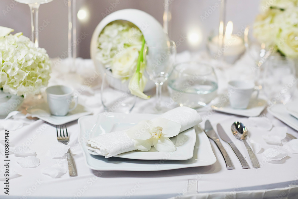 Beautidul table set for wedding reception Beautidul table set for wedding reception