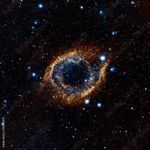 Mgławica gwiazdy w kosmosie. Elementy tego obrazu dostarczone przez NASA