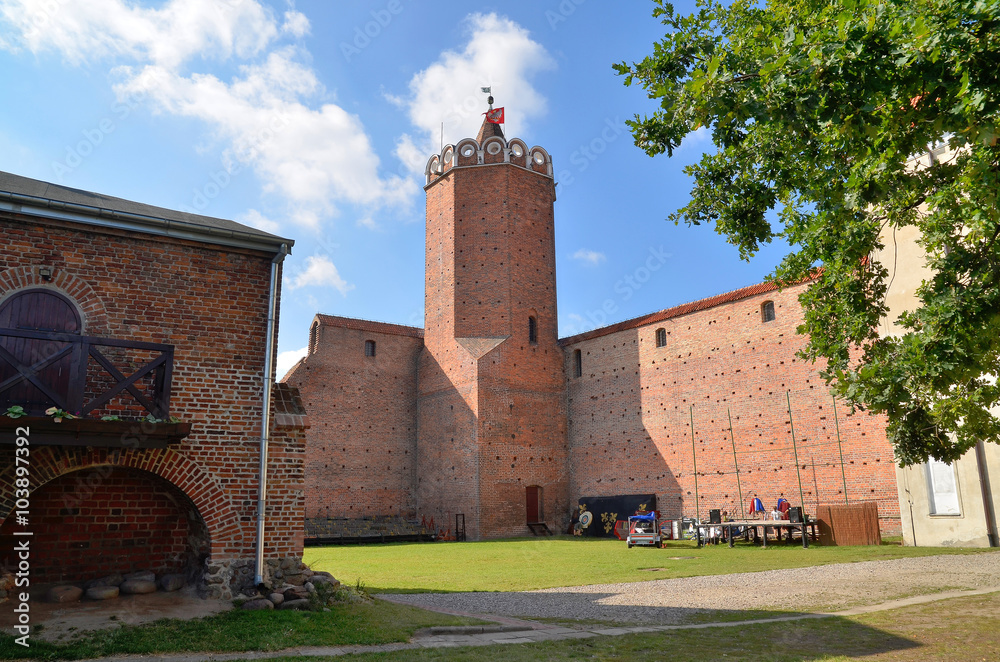 Dziedziniec zamku w Łęczycy, Polska