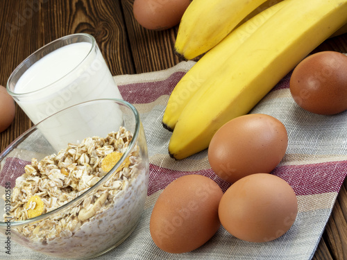 oat porridge  with banana and milk