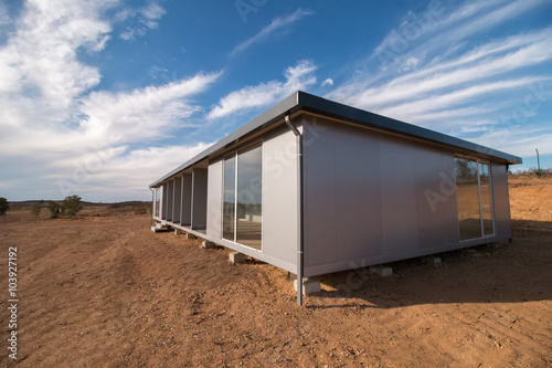 Mobile office house on a dirt field © Mauro Rodrigues