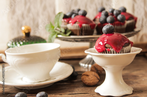 muffins with strawberries and blueberries for breakfast