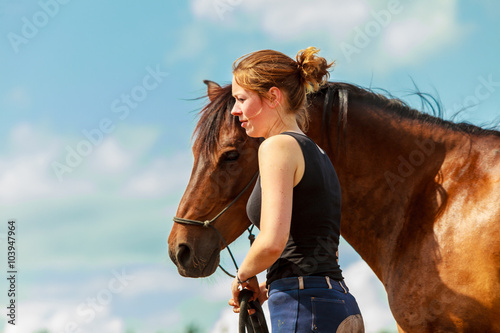 Canvastavla Young woman girl taking care of horse.