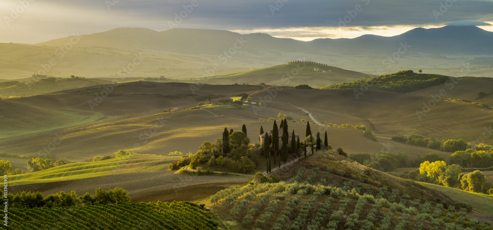 Naklejka premium Piękny krajobraz Toskanii,dolina rzeki Orcia