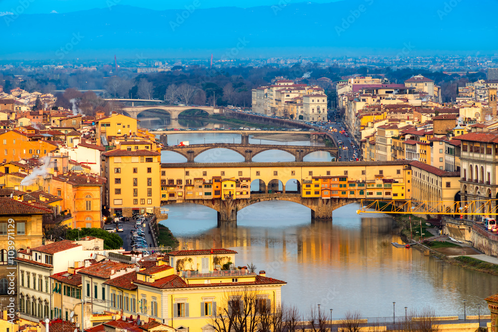 Obraz premium Sunset view of Ponte Vecchio, Florence.