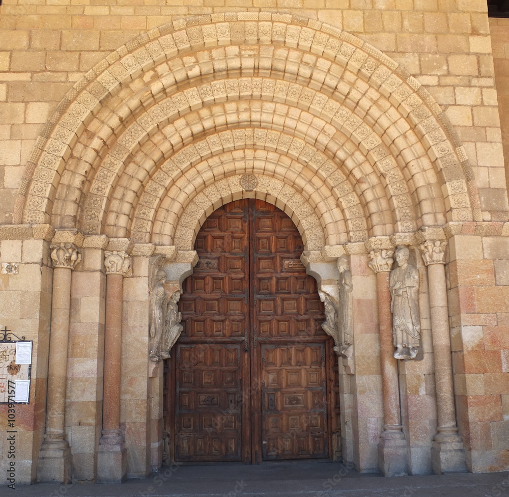 Southern Door, Basilica de San Vicente