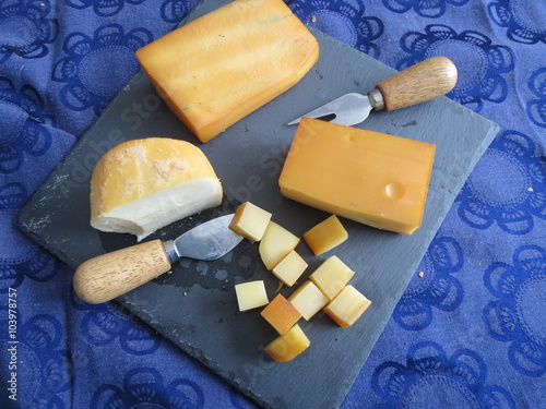 Käseplatte mit Räucherkäse photo