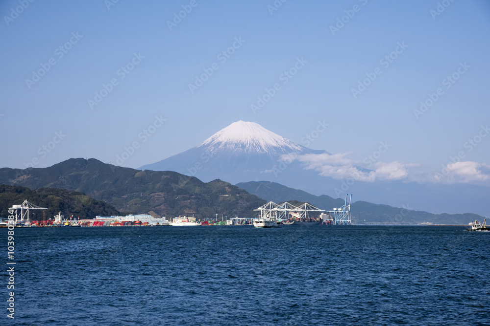 清水港から望む富士山