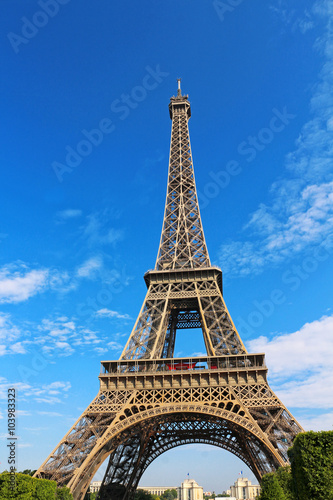 Tour Eiffel depuis le Champ de Mars © Jonathan Stutz