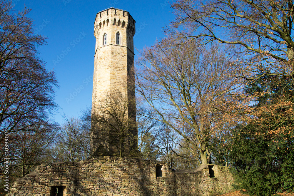 Vincketurm und Burgruine der Hohensyburg in Dortmund, Nordrhein-Westfalen