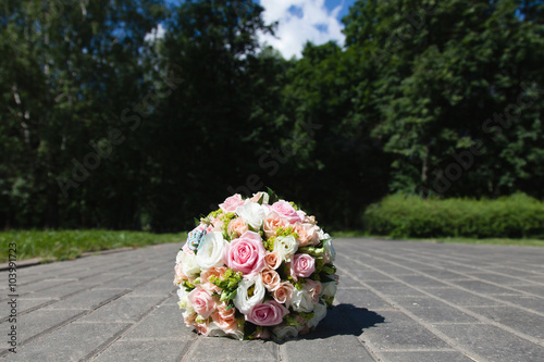 Bride s bouquet on the road