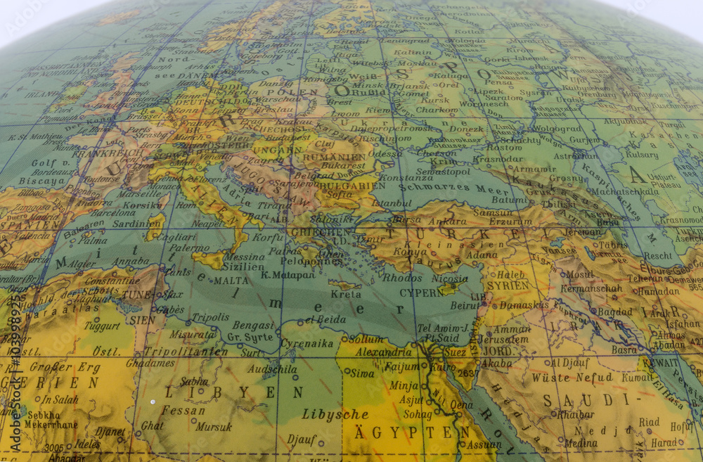Obraz premium Mittelmeerregion auf einem alten Globus