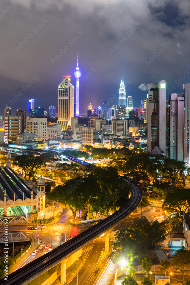 Fototapeta premium Kuala Lumpur City Skyline at Night