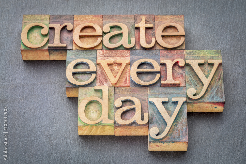 create every day in wood type - obrazy, fototapety, plakaty 