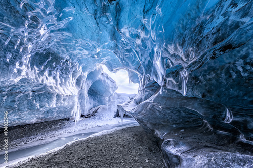Tela Amazing glacial cave