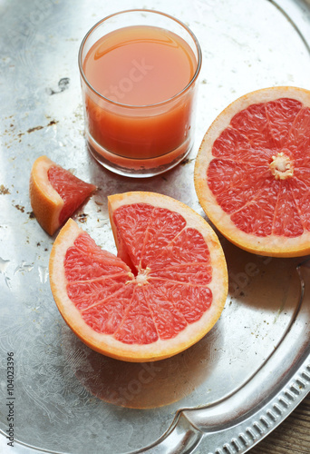 Grapefruit juice and slices on a tray