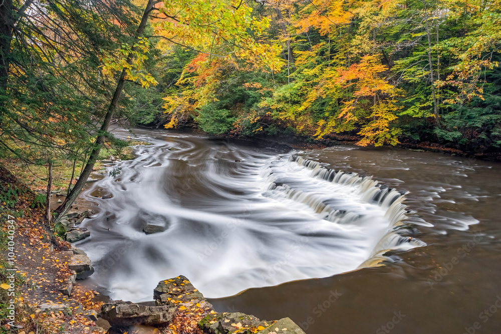 Fototapeta premium Squaw Rock Falls Autumn