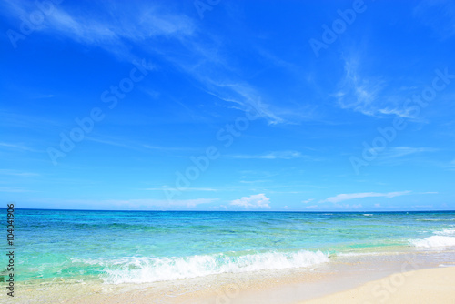 沖縄の美しい海と爽やかな空