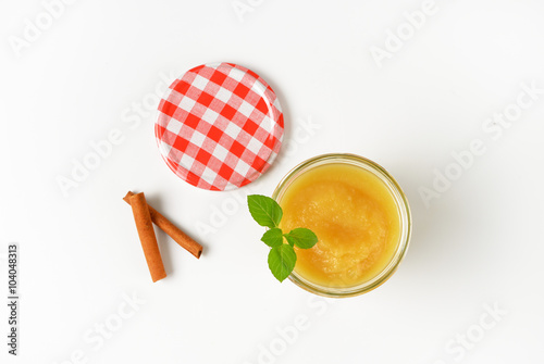 Foto jar of apple sauce
