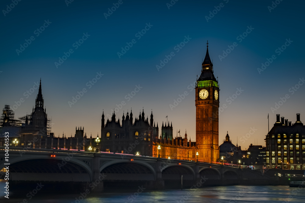 Big Ben and the Houses of Parliament at night in London, England