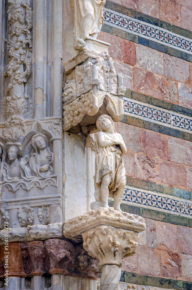 Détails porte de la cathédrale de Messine,Sicile,Italie.
