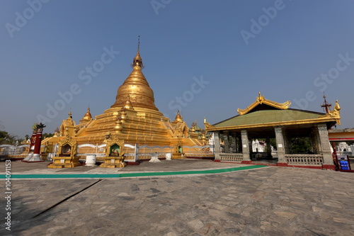 Eindawya Pagode von Mandalay in Myanmar  photo