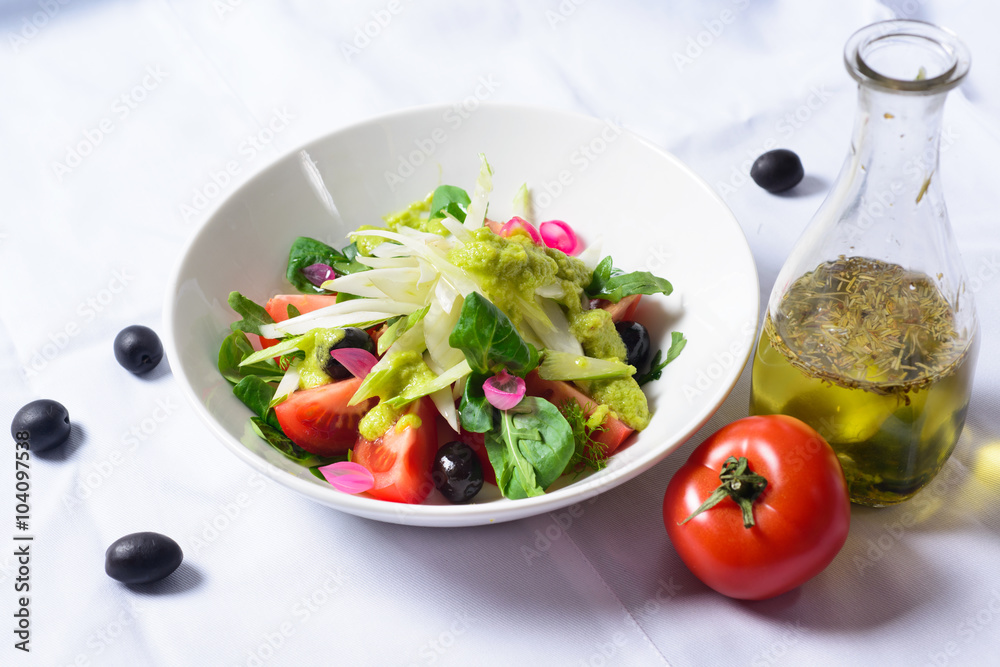 salad of tomatoes and greens