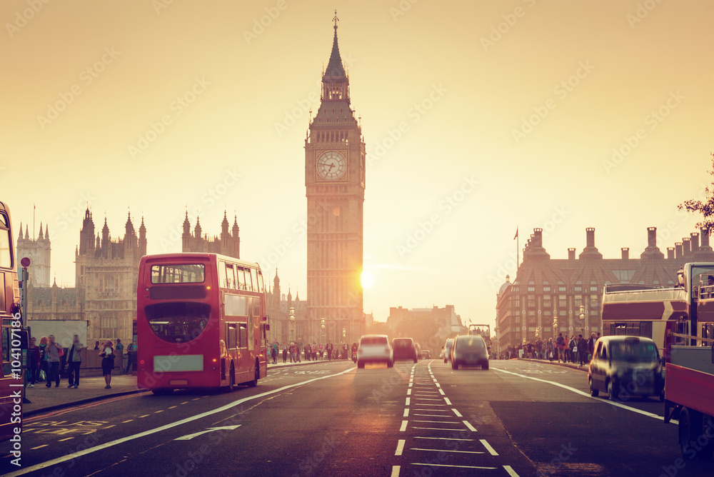 Obraz premium Westminster Bridge o zachodzie słońca, Londyn, Wielka Brytania