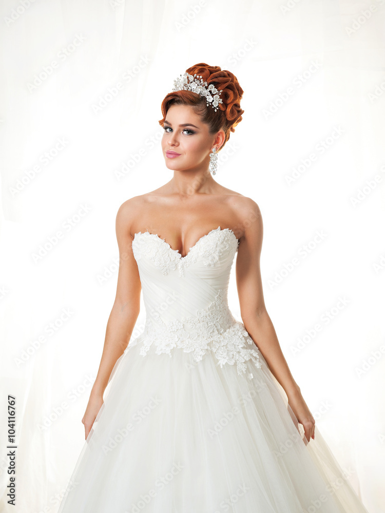beautiful redheaded bride close-up make-up, jewelry, hairstyle beautiful redheaded bride close-up make-up, jewelry, hairstyle