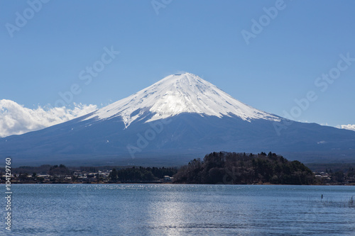 fuji mountain in clear sky day view from Kawaguchiko lake