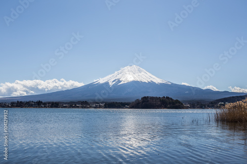 fuji mountain in clear sky day view from Kawaguchiko lake