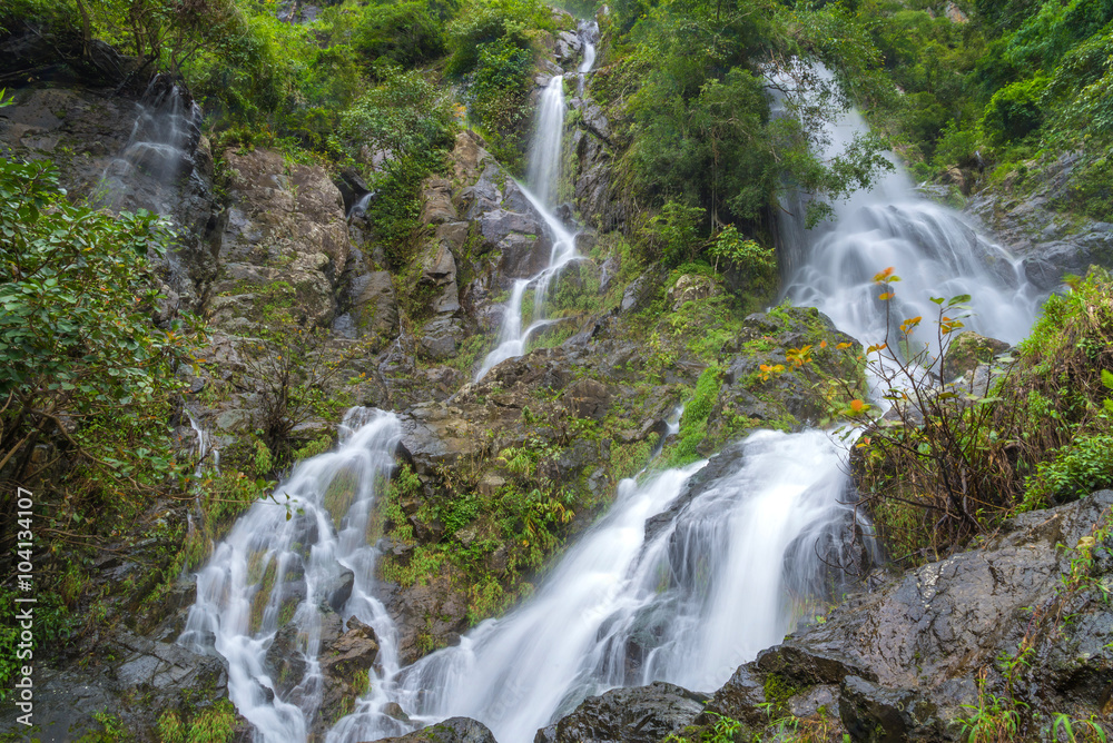 Fototapeta premium Waterfall in deep rain forest jungle (Krok E Dok Waterfall Sarab