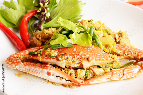 sea crab fried with yellow curry and celery