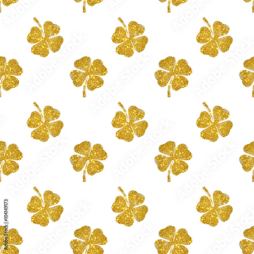 Seamless pattern of abstract four-leaf clovers of gold glitter