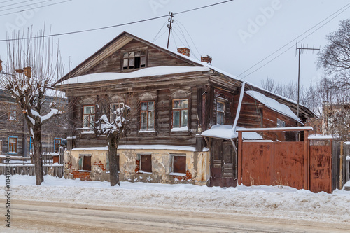 Wallpaper Mural Дом, построенный в начале двадцатого века, деревянный верх, каменный низ, Россия Torontodigital.ca