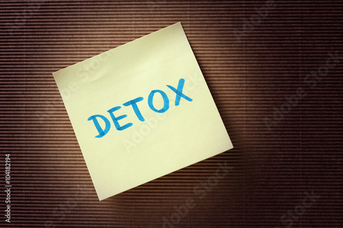 detox text on yellow sticky note