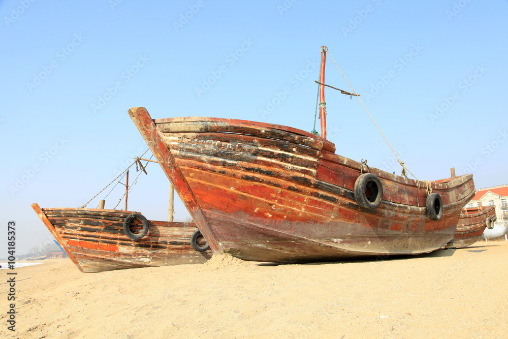 Fototapeta premium In winter, the sea fishing boat