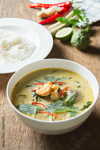Green curry with shrimp and rice noodles. Thai cuisine. (kang keaw wan) Selective focus.