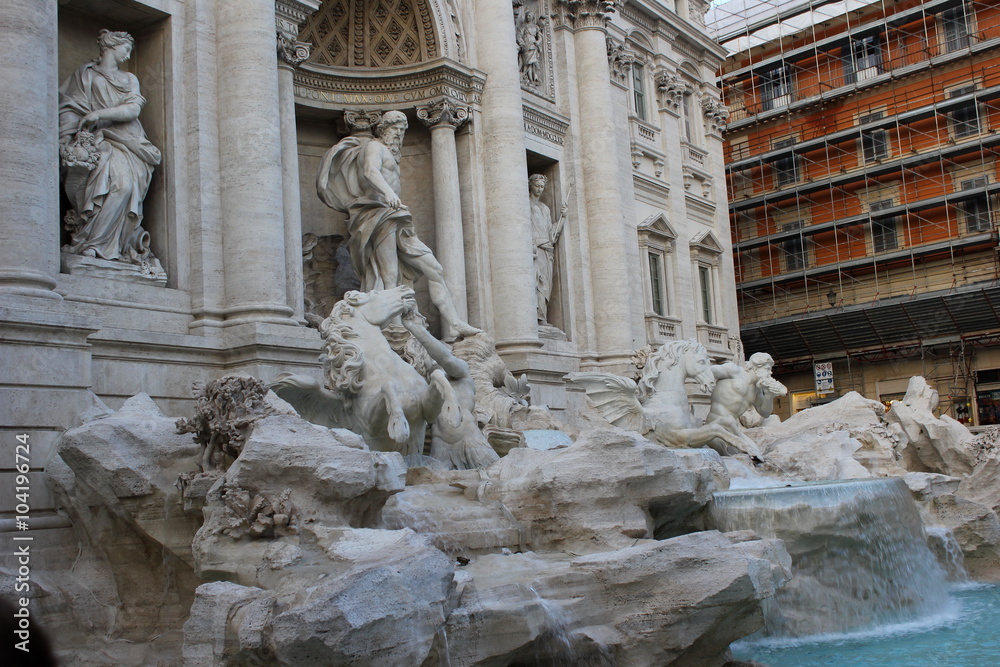 Detail: Der berühmte Trevi-Brunnen in der Altstadt von Rom